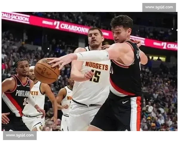 杨瀚森 7 分钟 2 帽 + 暴扣!通道采访力挺新帅,包子梗逗笑全场